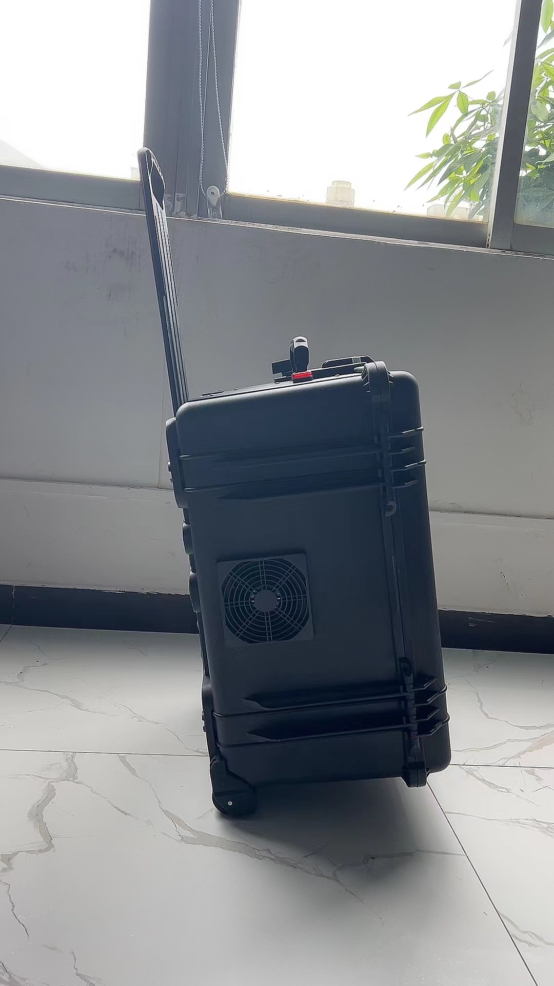 阳山手拉箱型移动通信干扰器